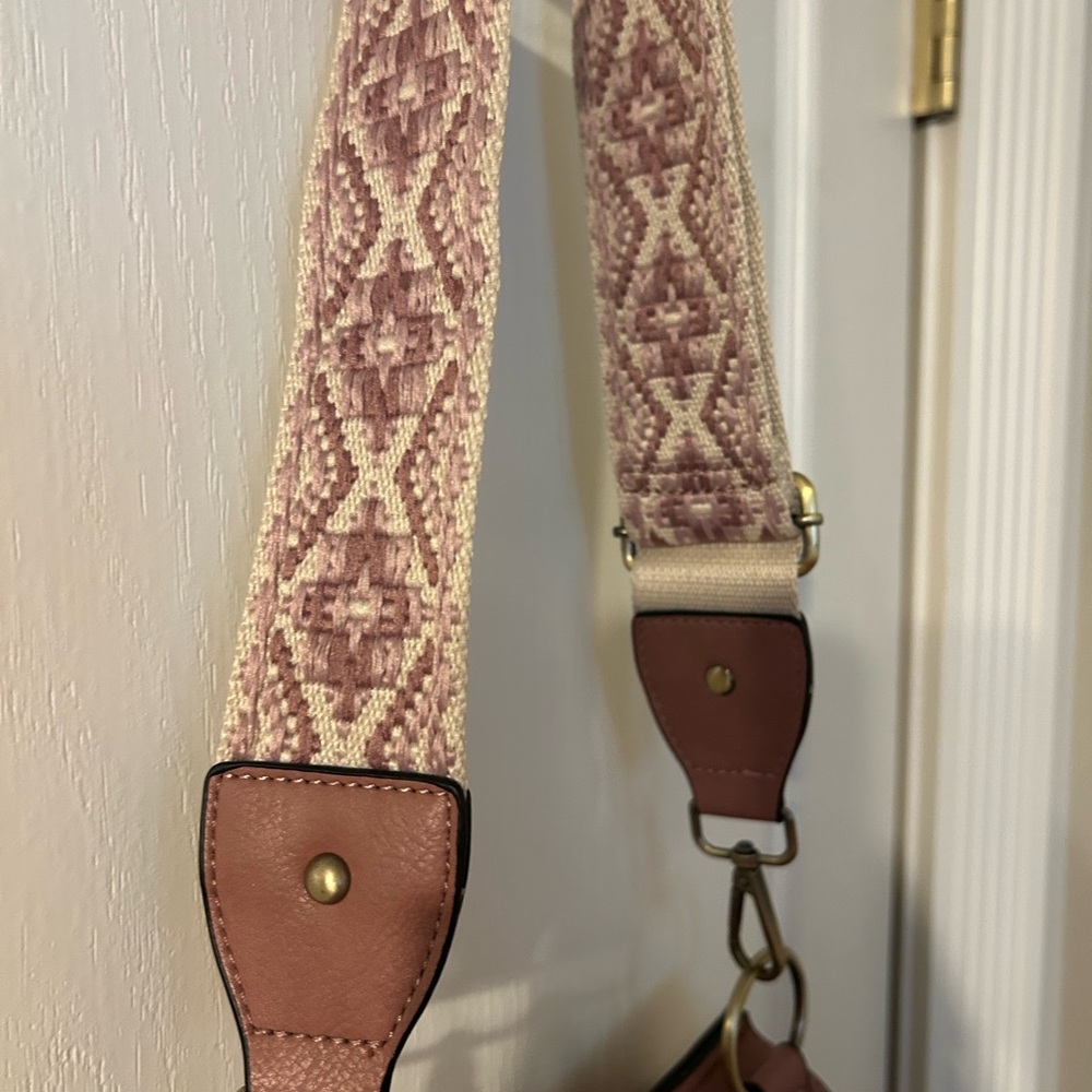 Jen & Co Boho Studded Tassel Crossbody Bag Mauve Vegan Leather Guitar Strap NWT - Picture 7 of 9